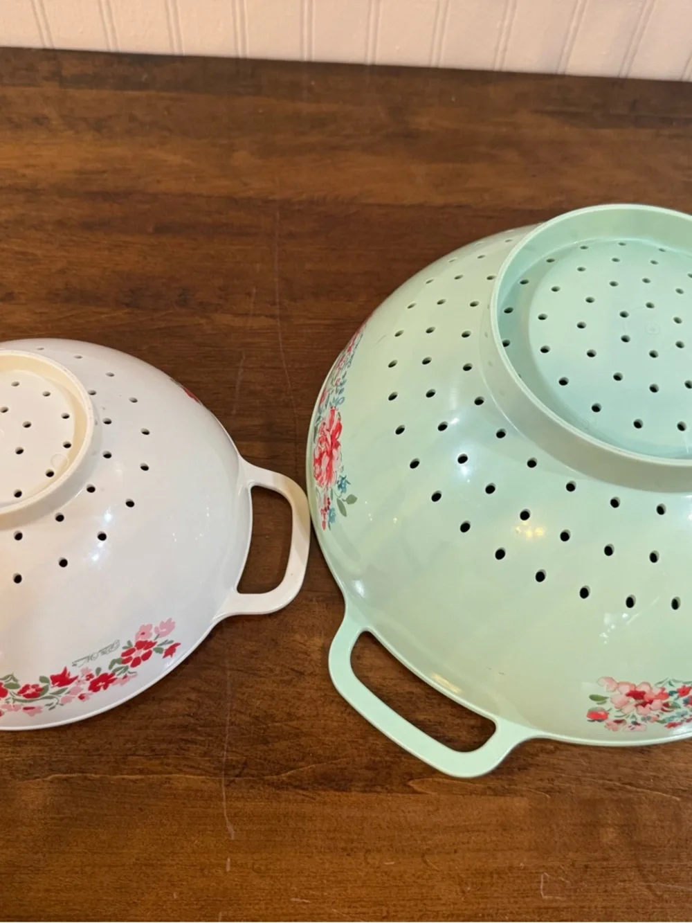Set of 2 Plastic Colanders 1 Qt and 3 Qt Floral Design The Pioneer Woman